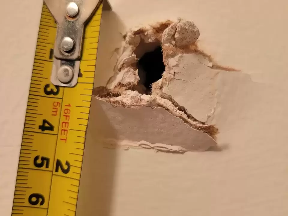 How To Repair A Hole In A Wall - Beginners Guide